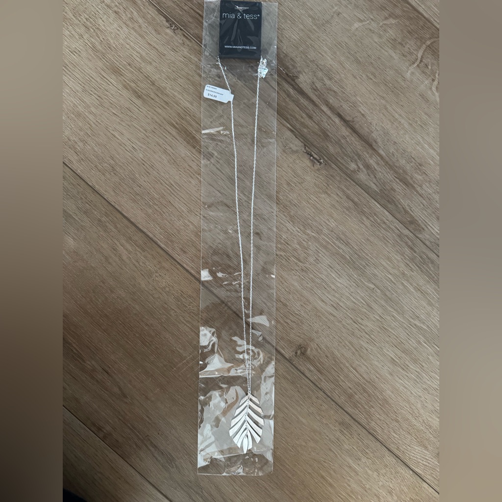 Mia & Tess Silver Leaf Pendant Necklace